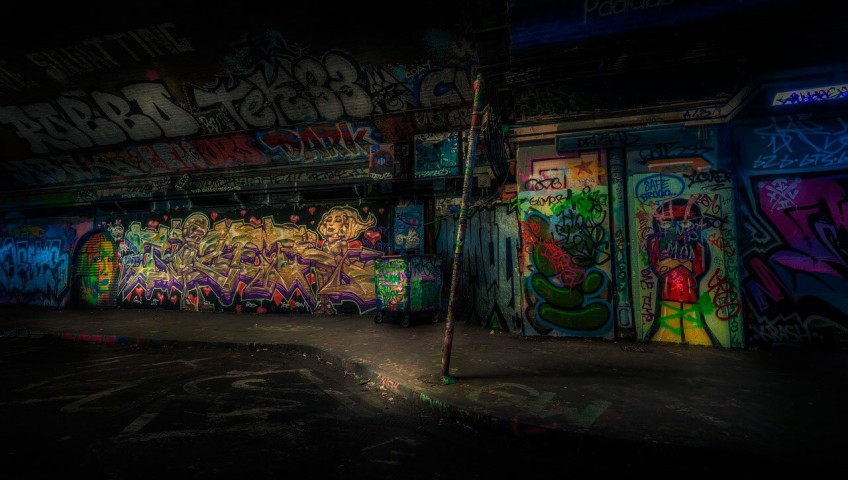Eliminar graffiti pared ciudad